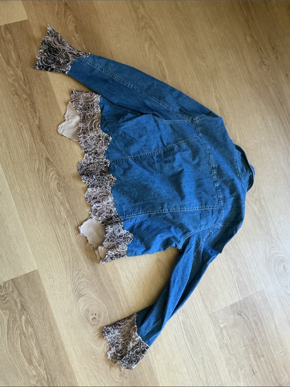 Draper’s & Damon’s Denim Jacket with Lace and Leopard Trim - Picture 3 of 4